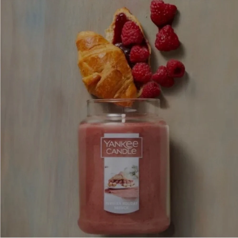 22 ounce large jar Yankee candle Parisian holiday brunch new